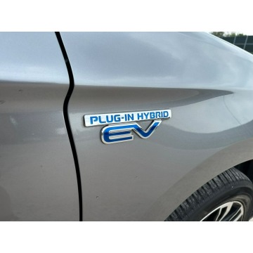 Mitsubishi Outlander  Kombi 2018,  2.0 hybryda, automat - Na sprzedaż za 75 900 zł - Starowa Góra - zdjęcie 10