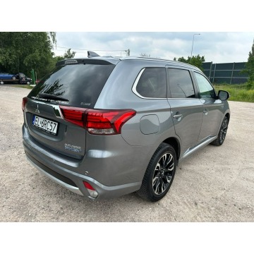 Mitsubishi Outlander  Kombi 2018,  2.0 hybryda, automat - Na sprzedaż za 75 900 zł - Starowa Góra - zdjęcie 12