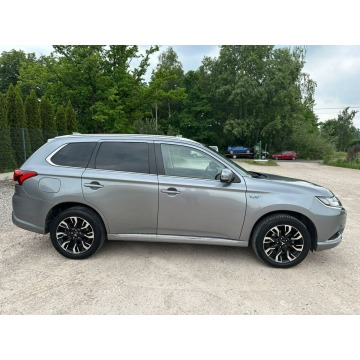 Mitsubishi Outlander  Kombi 2018,  2.0 hybryda, automat - Na sprzedaż za 75 900 zł - Starowa Góra - zdjęcie 9
