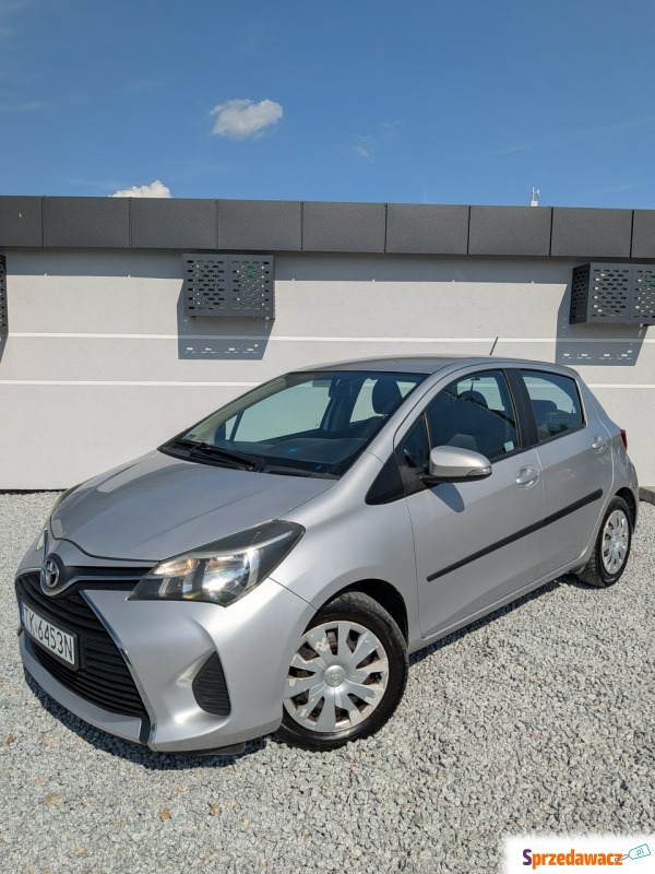 Toyota Yaris  Hatchback 2015,  1.0 benzyna - Na sprzedaż za 25 500 zł - Miękinia