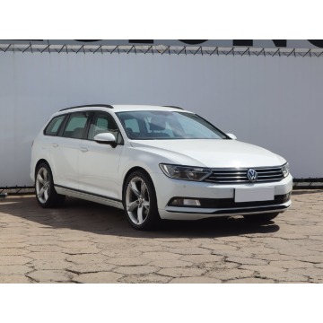Volkswagen Passat  Kombi 2018,  2.0 diesel - Na sprzedaż za 44 499 zł - Łódź - zdjęcie 1