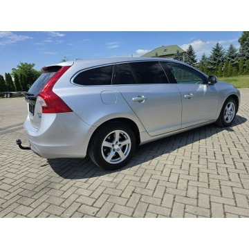 Volvo V60  Kombi 2017,  2.0 diesel, automat - Na sprzedaż za 37 900 zł - Kutno - zdjęcie 9