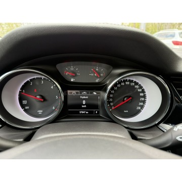 Opel Insignia  Kombi 2019,  2.0 diesel, automat - Na sprzedaż za 59 800 zł - Pęcice - zdjęcie 2