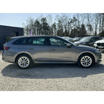 Skoda Octavia  Hatchback 2022,  2.0 diesel, automat - Na sprzedaż za 66 800 zł - Pęcice - zdjęcie 8