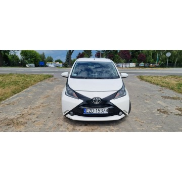 Toyota Aygo  Hatchback 2018,  1.0 benzyna - Na sprzedaż za 24 999 zł - Warszawa - zdjęcie 2