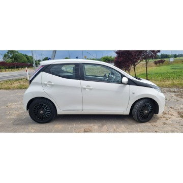 Toyota Aygo  Hatchback 2018,  1.0 benzyna - Na sprzedaż za 24 999 zł - Warszawa - zdjęcie 4