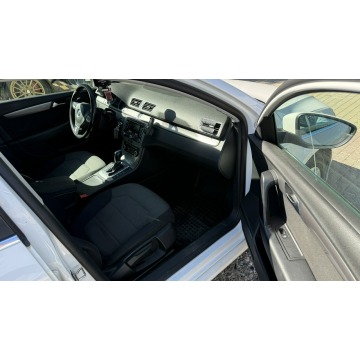 Volkswagen Passat  Kombi 2011,  2.0 diesel, automat - Na sprzedaż za 18 997 zł - Gdańsk - zdjęcie 11