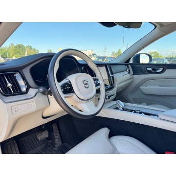 Volvo   SUV 2021,  2.0 benzyna, automat - Na sprzedaż za 114 900 zł - Michałowice-Wieś - zdjęcie 10