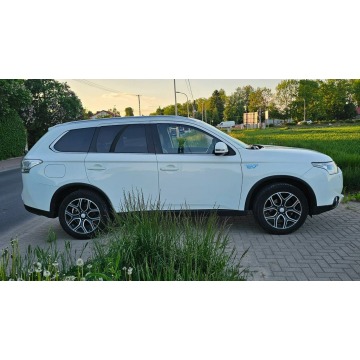 Mitsubishi Outlander  SUV 2016,  2.0 hybryda, automat - Na sprzedaż za 48 200 zł - Płock - zdjęcie 9
