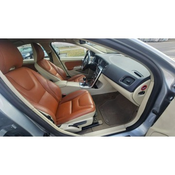 Volvo S60  Sedan/Limuzyna 2011,  1.6 diesel - Na sprzedaż za 26 200 zł - Płock - zdjęcie 2