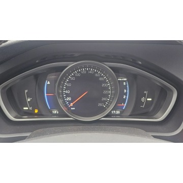 Volvo V40  Liftback 2018,  2.0 diesel - Na sprzedaż za 42 200 zł - Płock - zdjęcie 8