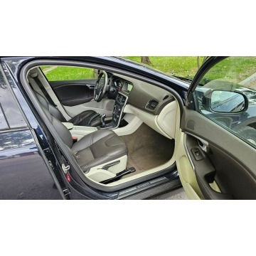 Volvo V40  Liftback 2015,  2.0 diesel - Na sprzedaż za 36 200 zł - Płock - zdjęcie 9