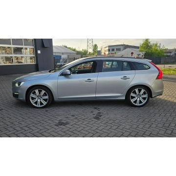 Volvo V60  Kombi 2016,  2.0 benzyna, automat - Na sprzedaż za 42 100 zł - Płock - zdjęcie 8