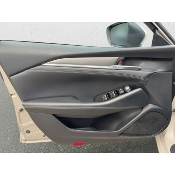 Mazda 6  Kombi 2023,  2.0 benzyna - Na sprzedaż za 83 850 zł - Warszawa - zdjęcie 10
