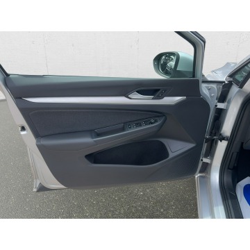 Volkswagen Golf  Kombi 2023,  2.0 diesel - Na sprzedaż za 60 850 zł - Warszawa - zdjęcie 10