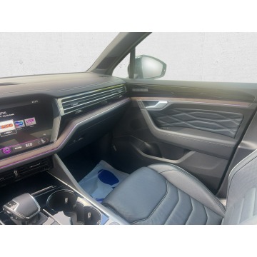 Volkswagen Touareg  SUV 2023,  3.0 diesel, automat - Na sprzedaż za 284 850 zł - Warszawa - zdjęcie 10