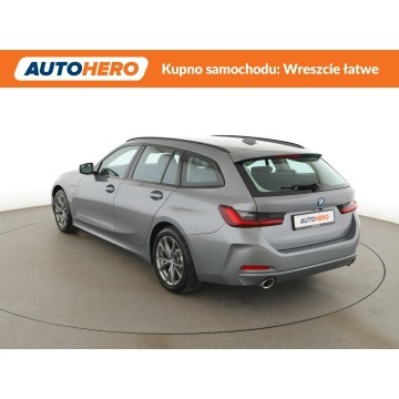 BMW Seria 3  Kombi 2022,  2.0 hybryda, automat - Na sprzedaż za 114 000 zł - Warszawa - zdjęcie 4