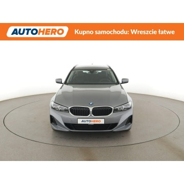 BMW Seria 3  Kombi 2022,  2.0 hybryda, automat - Na sprzedaż za 114 000 zł - Warszawa - zdjęcie 11