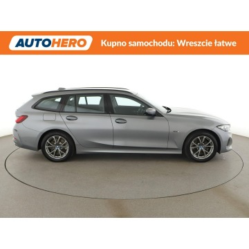 BMW Seria 3  Kombi 2022,  2.0 hybryda, automat - Na sprzedaż za 114 000 zł - Warszawa - zdjęcie 9