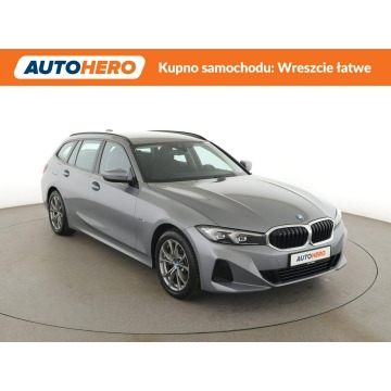 BMW Seria 3  Kombi 2022,  2.0 hybryda, automat - Na sprzedaż za 114 000 zł - Warszawa - zdjęcie 10