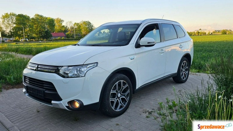 Mitsubishi Outlander  SUV 2016,  2.0 hybryda, automat - Na sprzedaż za 48 200 zł - Płock