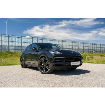 Porsche Cayenne  SUV 2022,  3.0 hybryda, automat - Na sprzedaż za 319 900 zł - Warszawa - zdjęcie 3