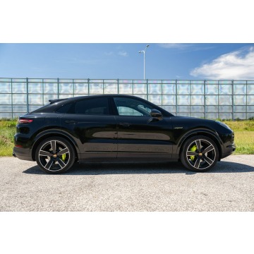Porsche Cayenne  SUV 2022,  3.0 hybryda, automat - Na sprzedaż za 319 900 zł - Warszawa - zdjęcie 9