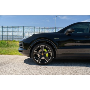 Porsche Cayenne  SUV 2022,  3.0 hybryda, automat - Na sprzedaż za 319 900 zł - Warszawa - zdjęcie 11