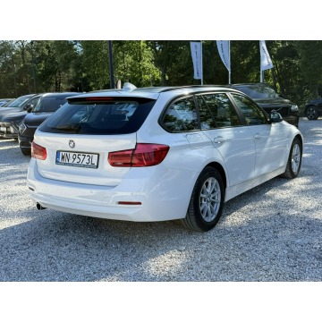 BMW Seria 3  Kombi 2019,  1.5 benzyna, automat - Na sprzedaż za 57 800 zł - Pęcice - zdjęcie 3