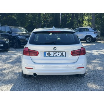 BMW Seria 3  Kombi 2019,  1.5 benzyna, automat - Na sprzedaż za 57 800 zł - Pęcice - zdjęcie 4