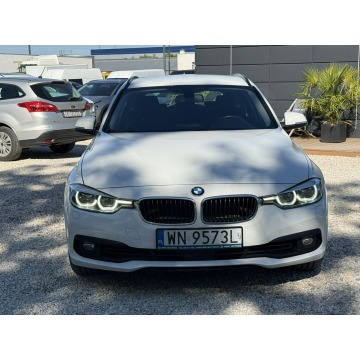 BMW Seria 3  Kombi 2019,  1.5 benzyna, automat - Na sprzedaż za 57 800 zł - Pęcice - zdjęcie 8