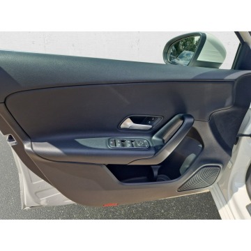 Mercedes - Benz A-klasa  Hatchback 2021,  1.3 benzyna - Na sprzedaż za 78 850 zł - Warszawa - zdjęcie 10