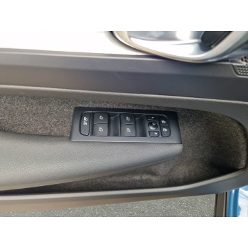 Volvo   SUV 2022,  2.0 benzyna, automat - Na sprzedaż za 115 850 zł - Warszawa - zdjęcie 11