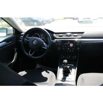 Skoda Superb  Kombi 2016,  2.0 diesel - Na sprzedaż za 37 900 zł - Warszawa - zdjęcie 11