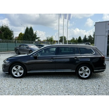 Volkswagen Passat  Kombi 2020,  2.0 diesel, automat - Na sprzedaż za 88 900 zł - Wrocław - zdjęcie 6