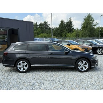 Volkswagen Passat  Kombi 2020,  2.0 diesel, automat - Na sprzedaż za 88 900 zł - Wrocław - zdjęcie 10