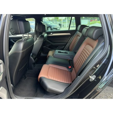 Volkswagen Passat  Kombi 2020,  2.0 diesel, automat - Na sprzedaż za 88 900 zł - Wrocław - zdjęcie 12