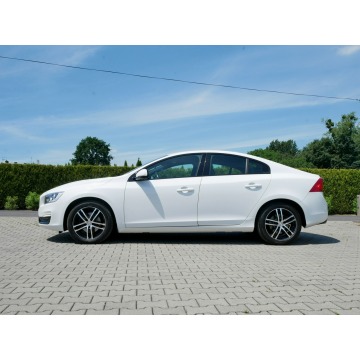 Volvo S60  Sedan/Limuzyna 2018,  2.0 diesel, automat - Na sprzedaż za 59 900 zł - Goczałkowice-Zdrój - zdjęcie 2