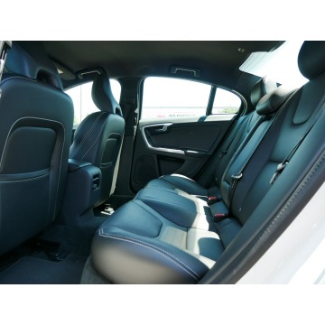 Volvo S60  Sedan/Limuzyna 2018,  2.0 diesel, automat - Na sprzedaż za 59 900 zł - Goczałkowice-Zdrój - zdjęcie 11