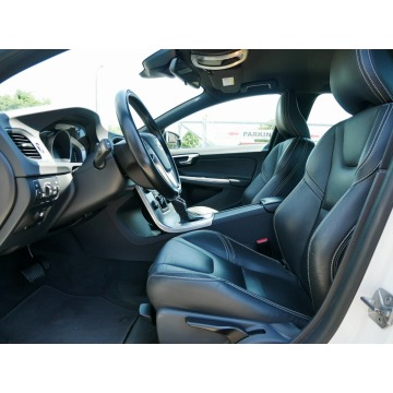 Volvo S60  Sedan/Limuzyna 2018,  2.0 diesel, automat - Na sprzedaż za 59 900 zł - Goczałkowice-Zdrój - zdjęcie 9