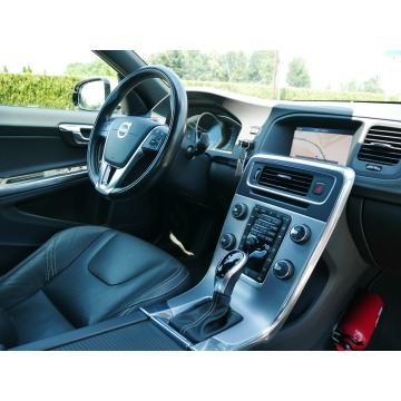 Volvo S60  Sedan/Limuzyna 2018,  2.0 diesel, automat - Na sprzedaż za 59 900 zł - Goczałkowice-Zdrój - zdjęcie 8