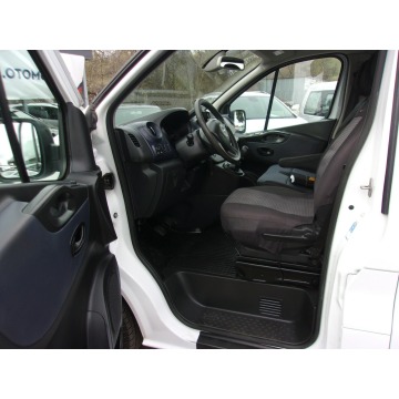 Opel Vivaro  Bus 2016,  1.6 diesel - Na sprzedaż za 53 000 zł - Cieszyn - zdjęcie 11