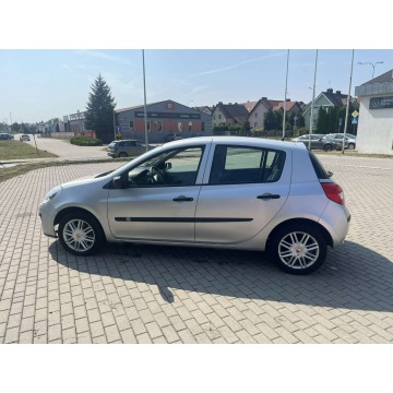 Renault Clio  Hatchback 2005,  1.4 benzyna - Na sprzedaż za 3 600,00 zł - Głogów - zdjęcie 8