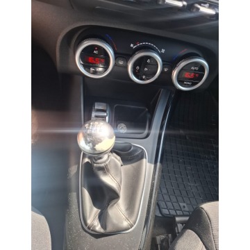 Alfa Romeo Giulietta  Hatchback 2011,  1.6 - Na sprzedaż za 9 800,00 zł - Malutkie - zdjęcie 8