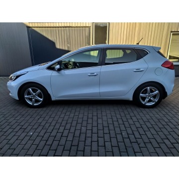 Kia Ceed  Hatchback 2014,  1.6 benzyna, automat - Na sprzedaż za 35 900 zł - Strzała - zdjęcie 4