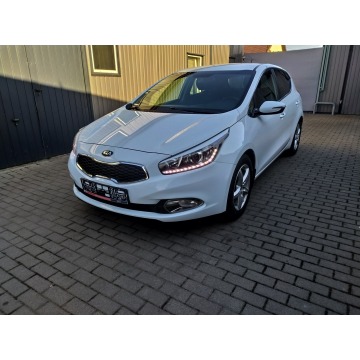 Kia Ceed  Hatchback 2014,  1.6 benzyna, automat - Na sprzedaż za 35 900 zł - Strzała - zdjęcie 2