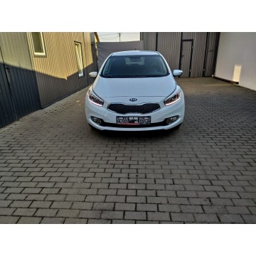 Kia Ceed  Hatchback 2014,  1.6 benzyna, automat - Na sprzedaż za 35 900 zł - Strzała - zdjęcie 10