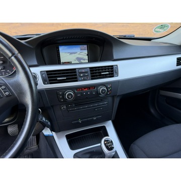 BMW Seria 3  Kombi 2010,  2.0 diesel - Na sprzedaż za 21 500 zł - Konradów - zdjęcie 10