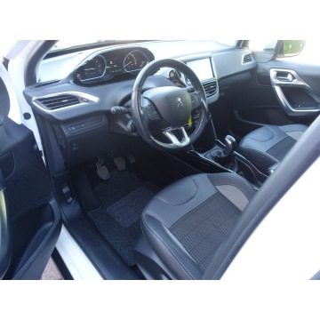 Peugeot 2008  Hatchback 2018,  1.2 benzyna - Na sprzedaż za 34 900 zł - Częstochowa - zdjęcie 8