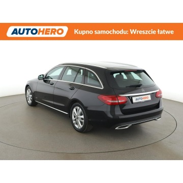 Mercedes - Benz C-klasa  Kombi 2019,  1.6 diesel, automat - Na sprzedaż za 65 600 zł - Warszawa - zdjęcie 4